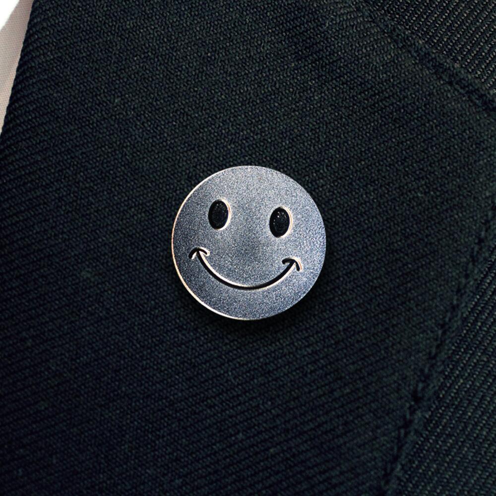 SMILEY FACE enamel badge (pack of 5) - Image 3