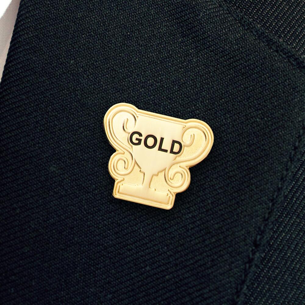 Gold Trophy badge (pack of 5) - Image 2